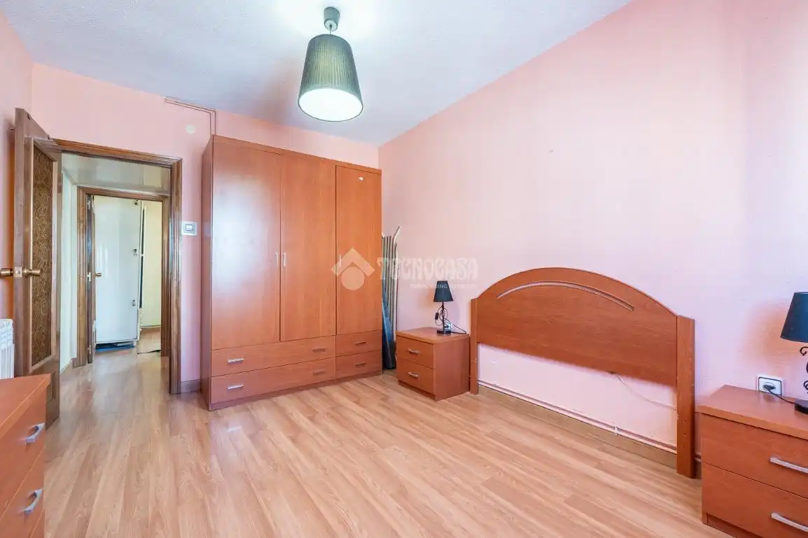 Bedroom of Flat for sale in Madrid
