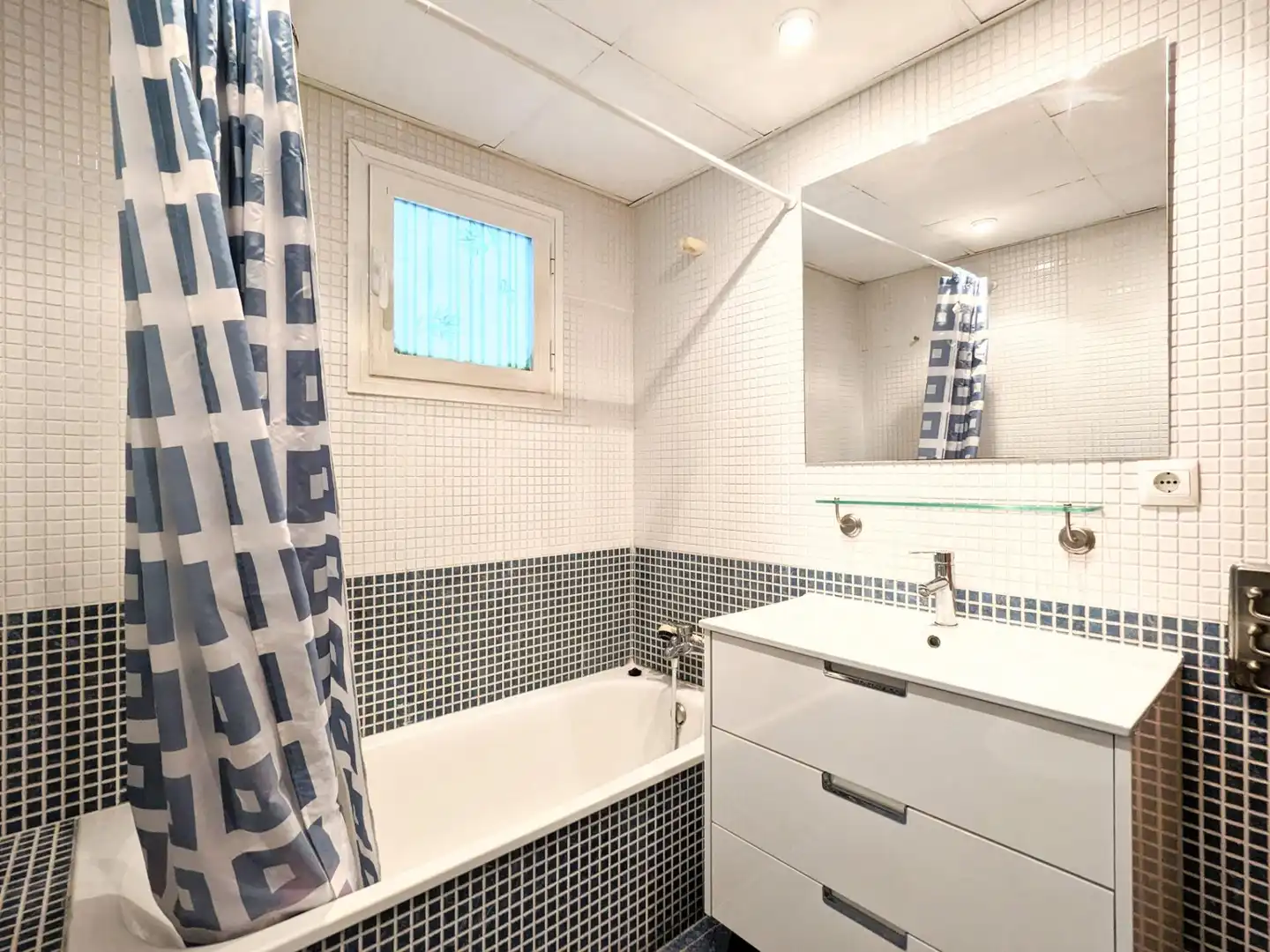 Baño de Piso de alquiler en Rafelbuñol / Rafelbunyol con Aire acondicionado, Calefacción y Amueblado