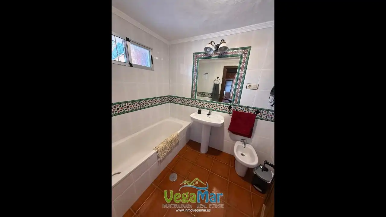 Baño de Finca rústica en venta en Jete con Jardín privado, Terraza y Piscina