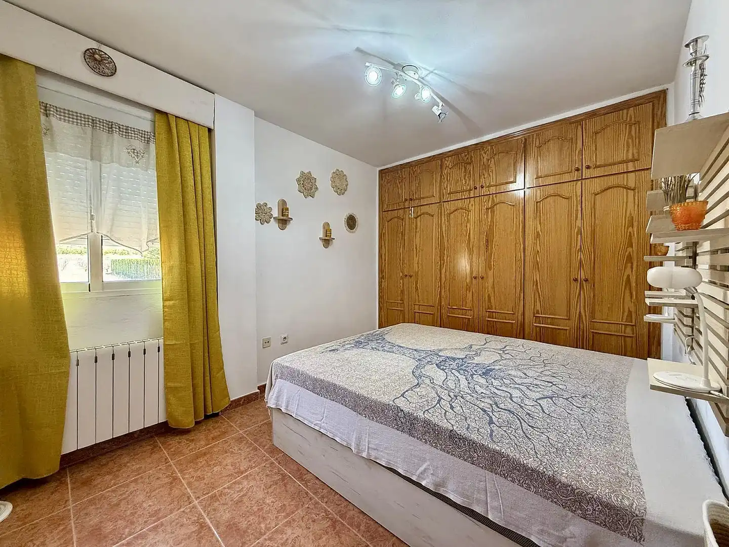 Dormitori de Finca rústica en venda en Villena amb Terrassa