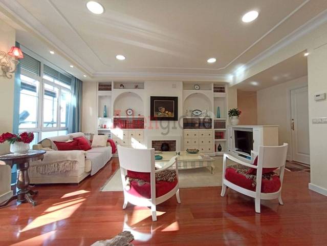 Piso en Venta en Calle Leopoldo Calvo Sotelo en Auditorio - Seminario - Parque de Invierno