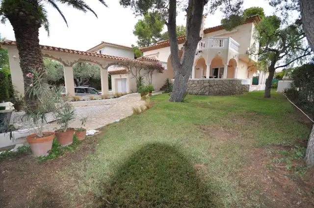 House with garden for sale in Miami Platja