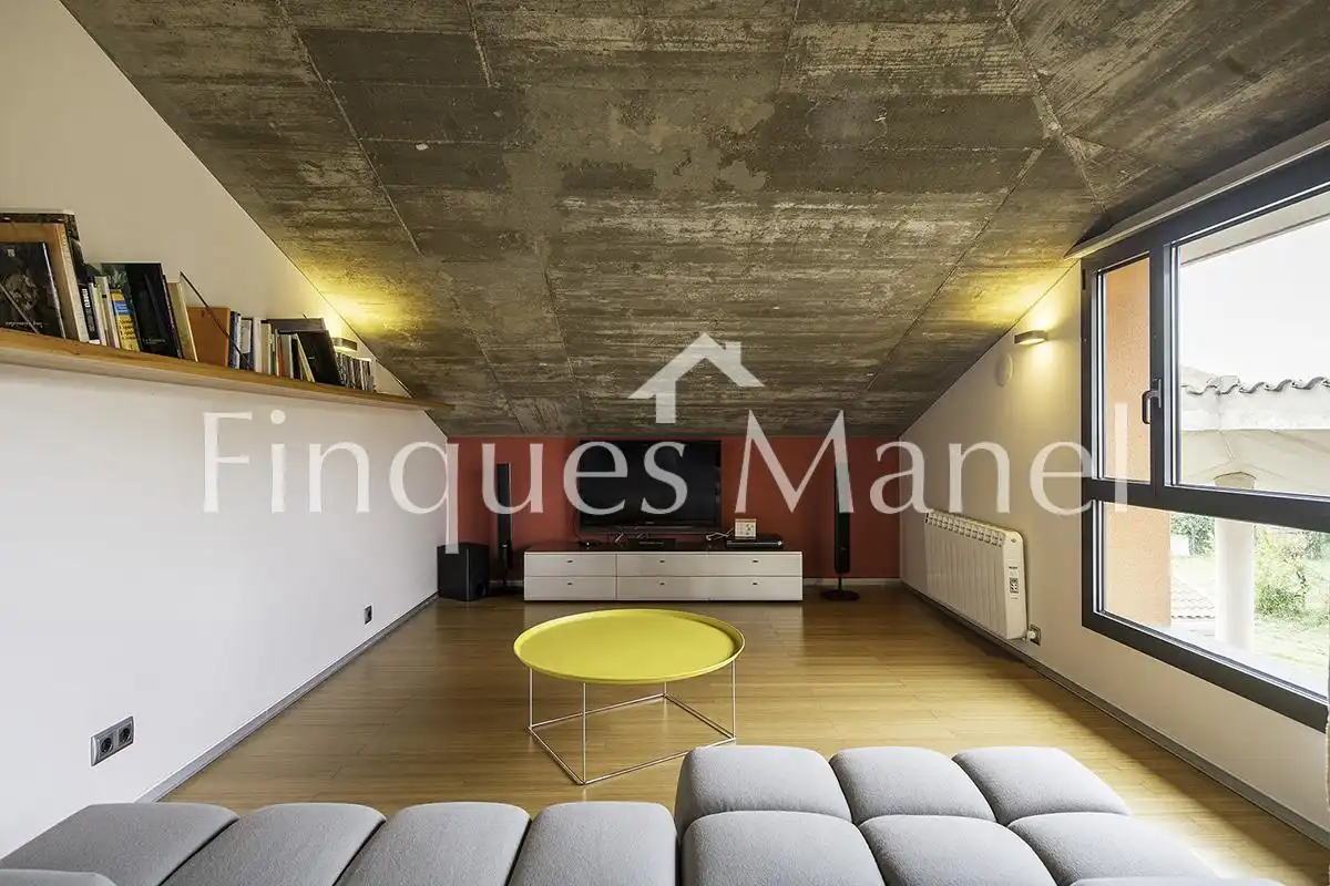 Sala d'estar de Pis en venda en Olot amb Aire condicionat i Terrassa