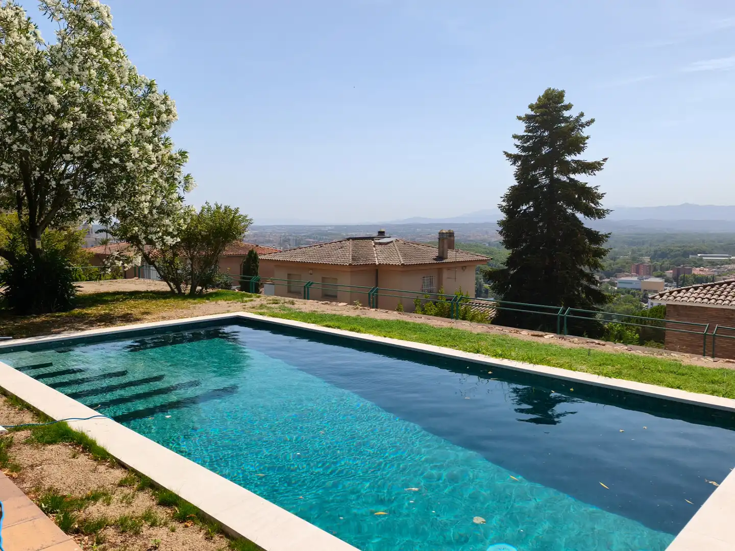 Piscina de Casa o xalet de lloguer en Girona amb Aire condicionat, Calefacció i Jardí privat