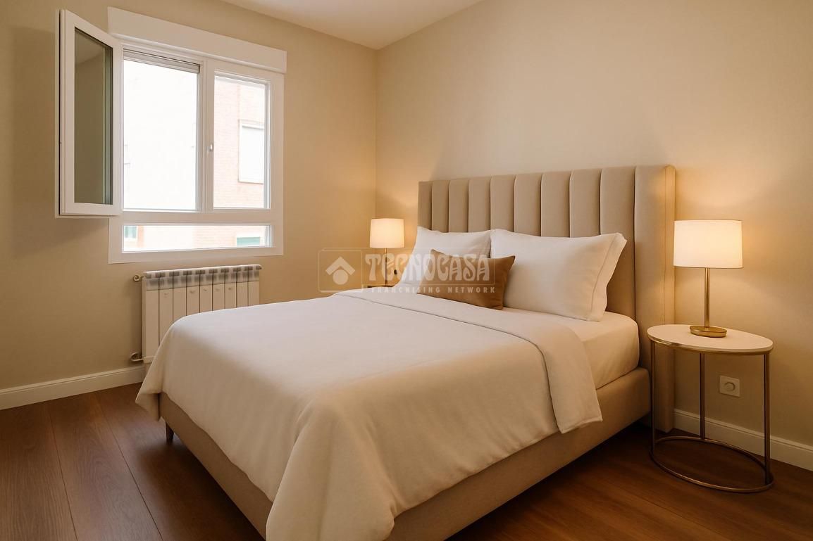Bedroom of Flat for sale in  Madrid Capital  with Air Conditioner, Heating and Terrace