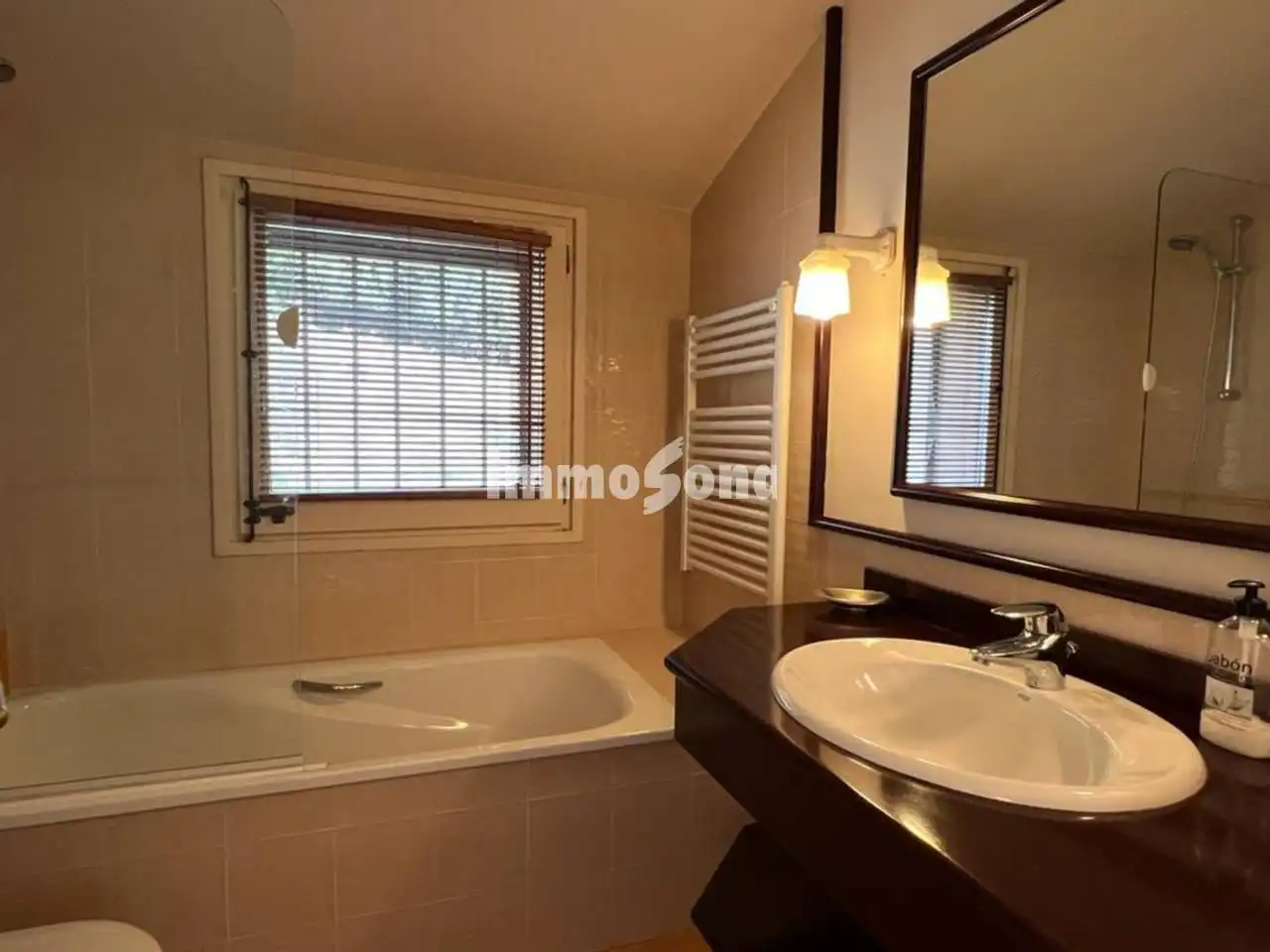 Baño de Finca rústica en venta en Argelaguer con Calefacción, Jardín privado y Terraza