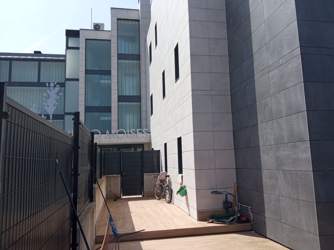 Vista exterior de Pis en venda en Santa Cruz de Bezana amb Calefacció, Jardí privat i Traster