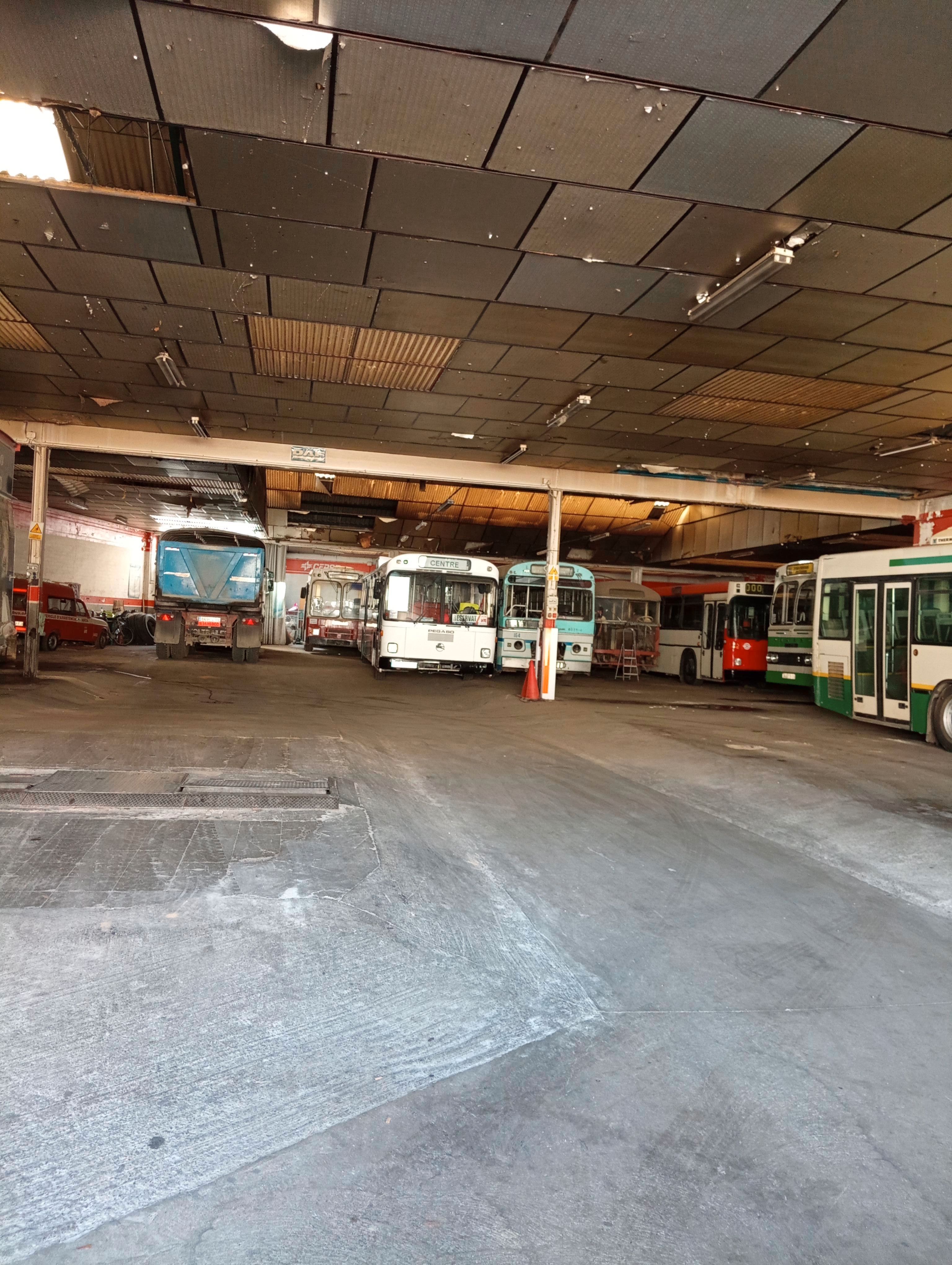 Aparcament de Nau industrial en venda en Sabadell amb Calefacció i Alarma