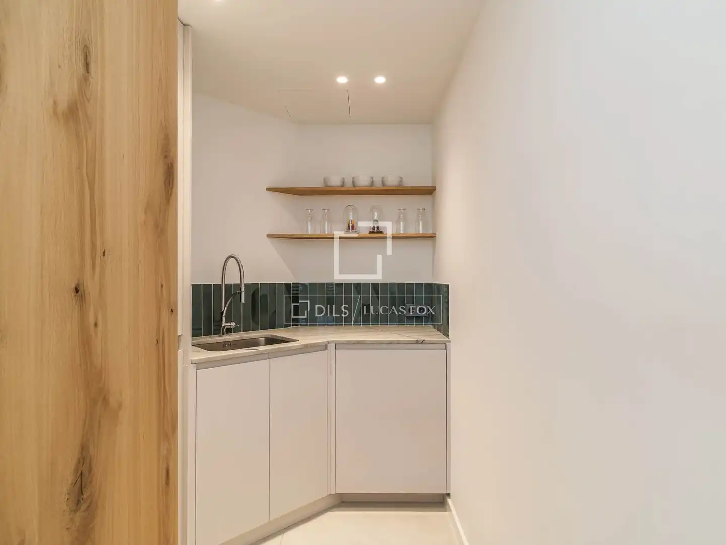 Küche von Wohnung zum Verkauf in Barcelona mit Heizung, Terrasse und Abstellraum