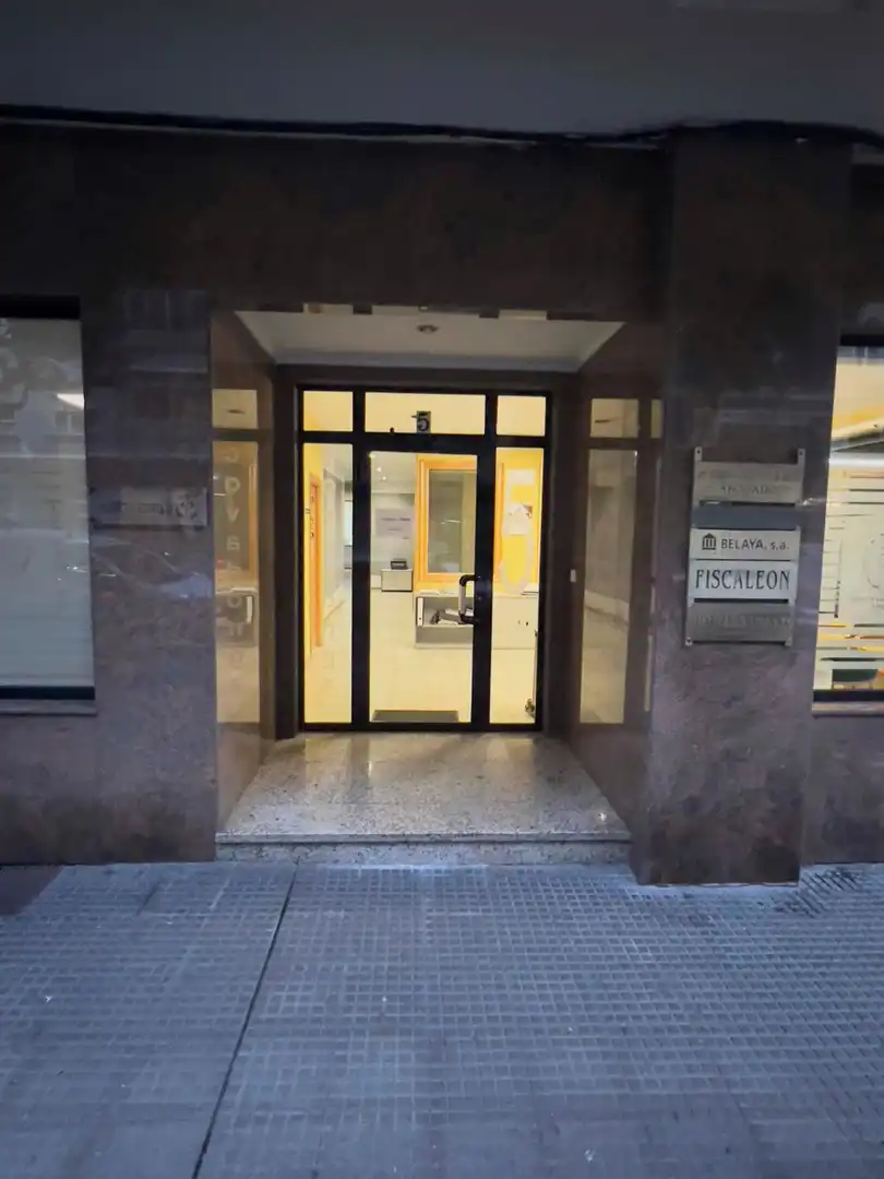 Local comercial en venda a Covadonga, imagen 3