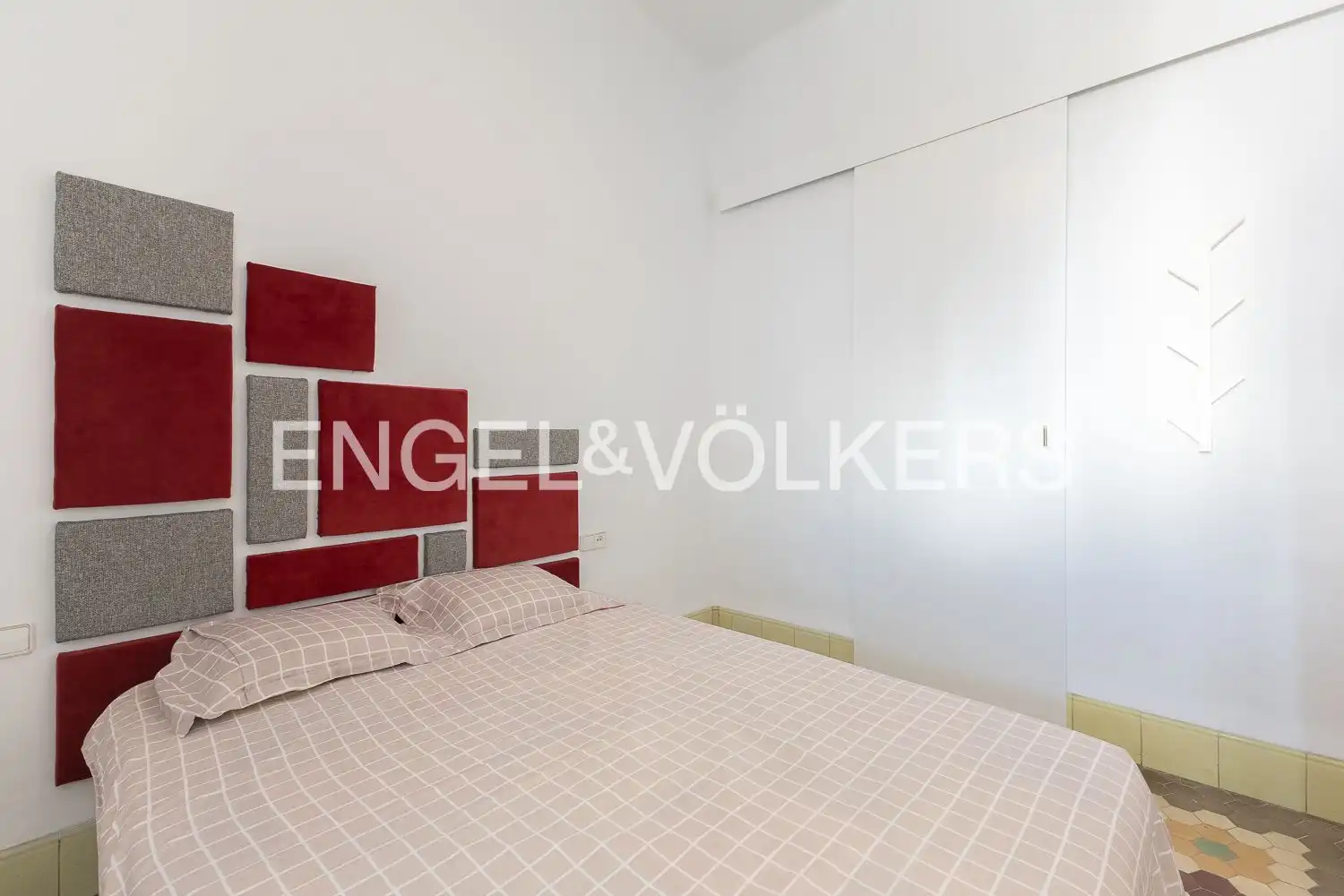 Bedroom of Flat for rent in Valencia  with Air Conditioner, Heating and Balcony