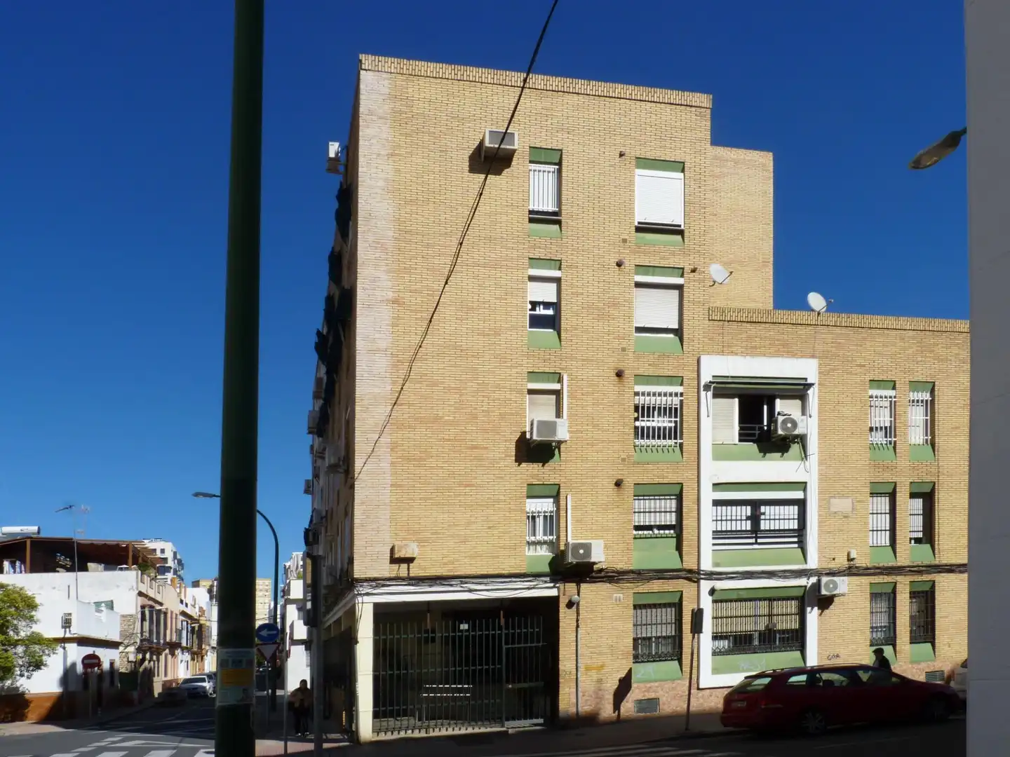 Exterior view of Flat for sale in Sevilla  with Air Conditioner and Storage room