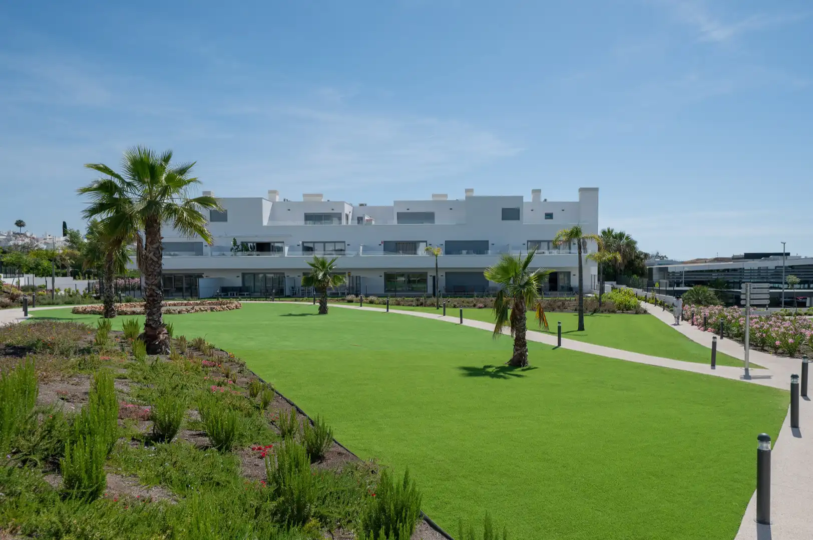 Exterior view of Ground floor for sale in Estepona  with Air Conditioner, Private garden and Terrace