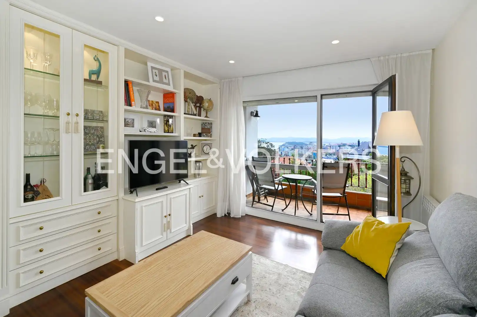 Terrasse von Wohnung zum Verkauf in Santander mit Heizung, Privatgarten und Abstellraum