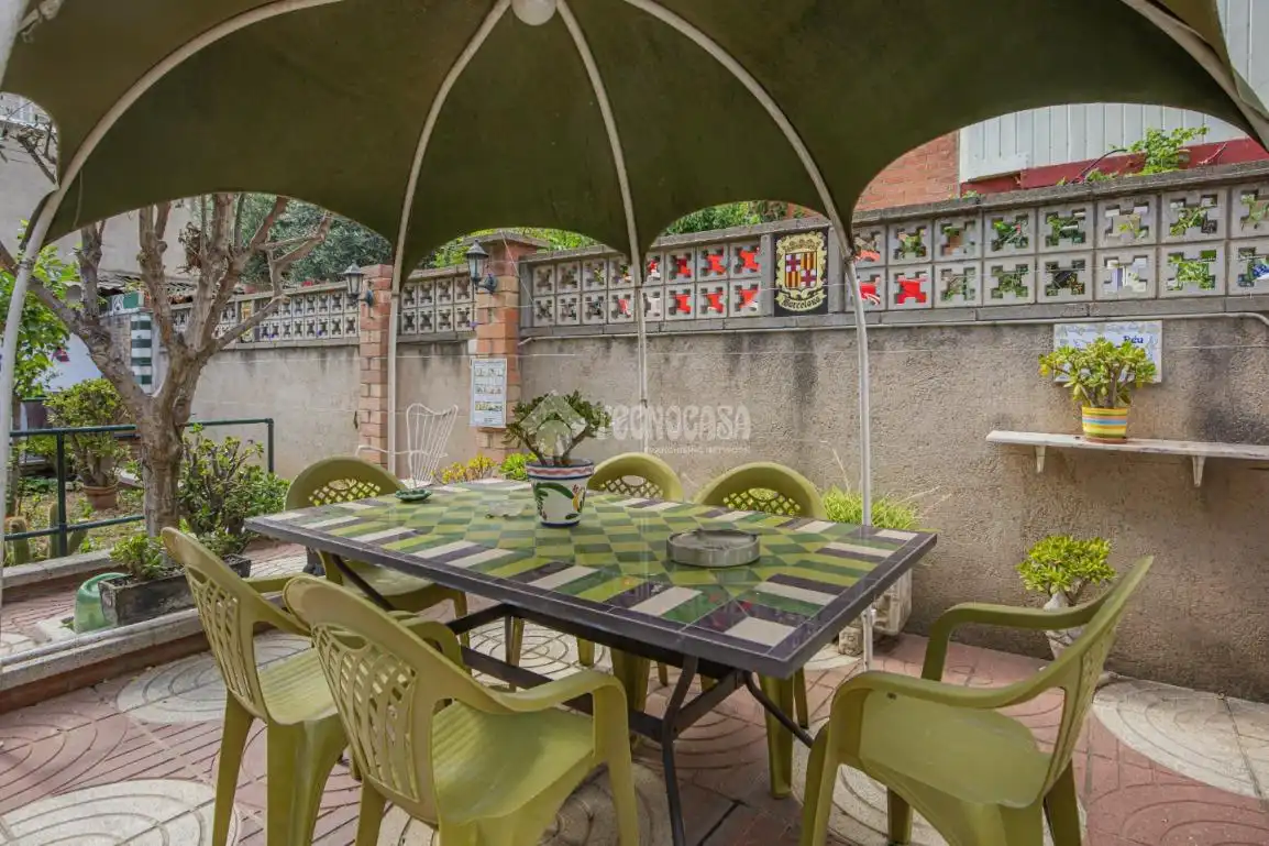 Terrasse von Einfamilien-Reihenhaus zum Verkauf in Montcada i Reixac mit Heizung, Terrasse und Balkon
