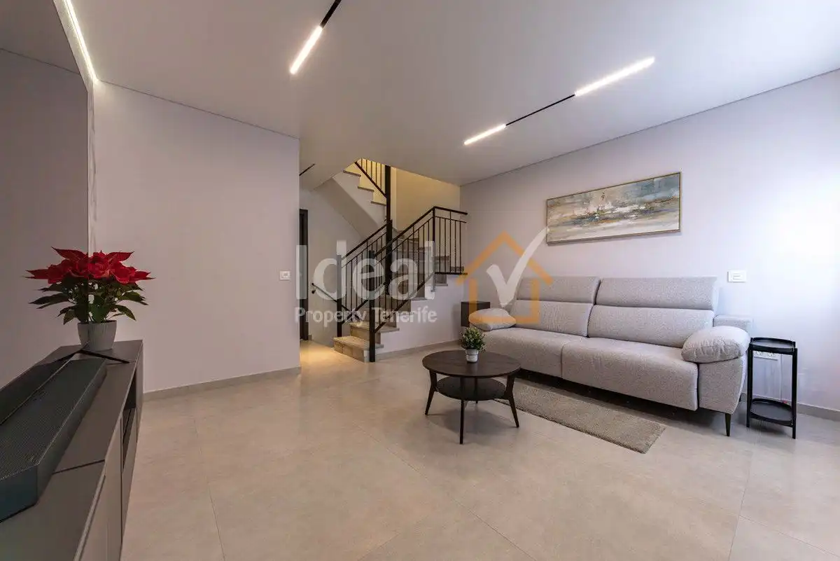 Terraced house with pool for sale in Jardin Botanico, imagen 4