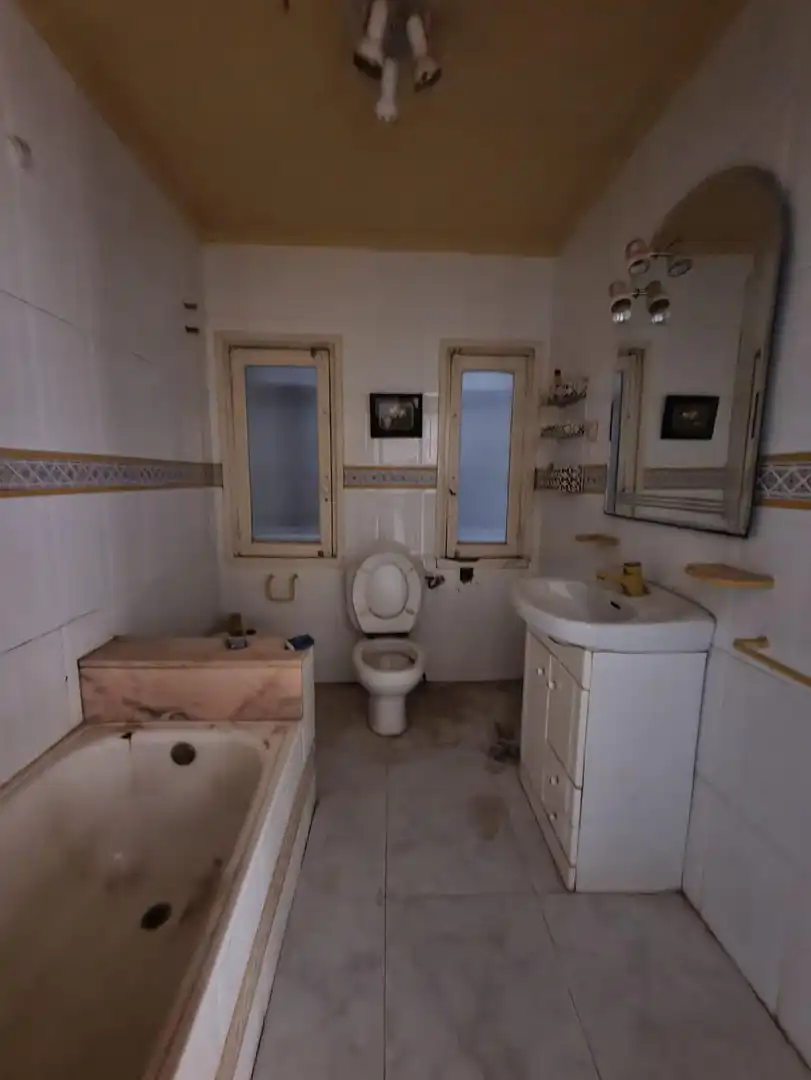 Badezimmer von Wohnung zum Verkauf in Salas mit Heizung, Terrasse und Balkon