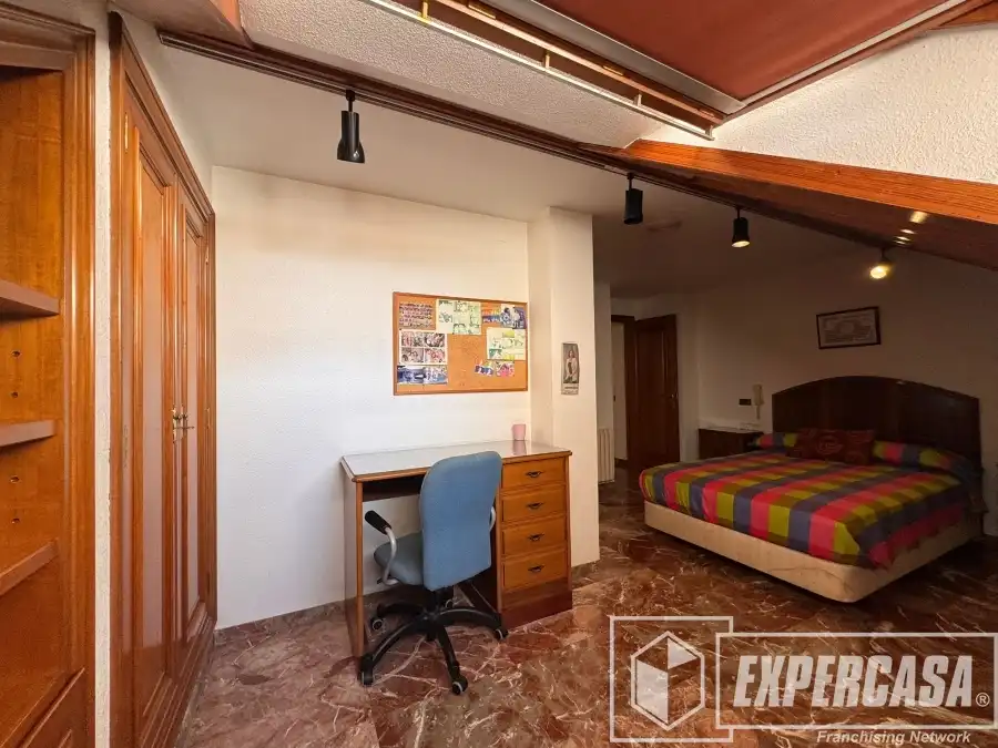 Habitación de Casa o chalet en venta en Burjassot con Aire acondicionado, Calefacción y Terraza
