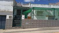 Vista exterior de Casa adosada en venda en Gibraleón amb Terrassa