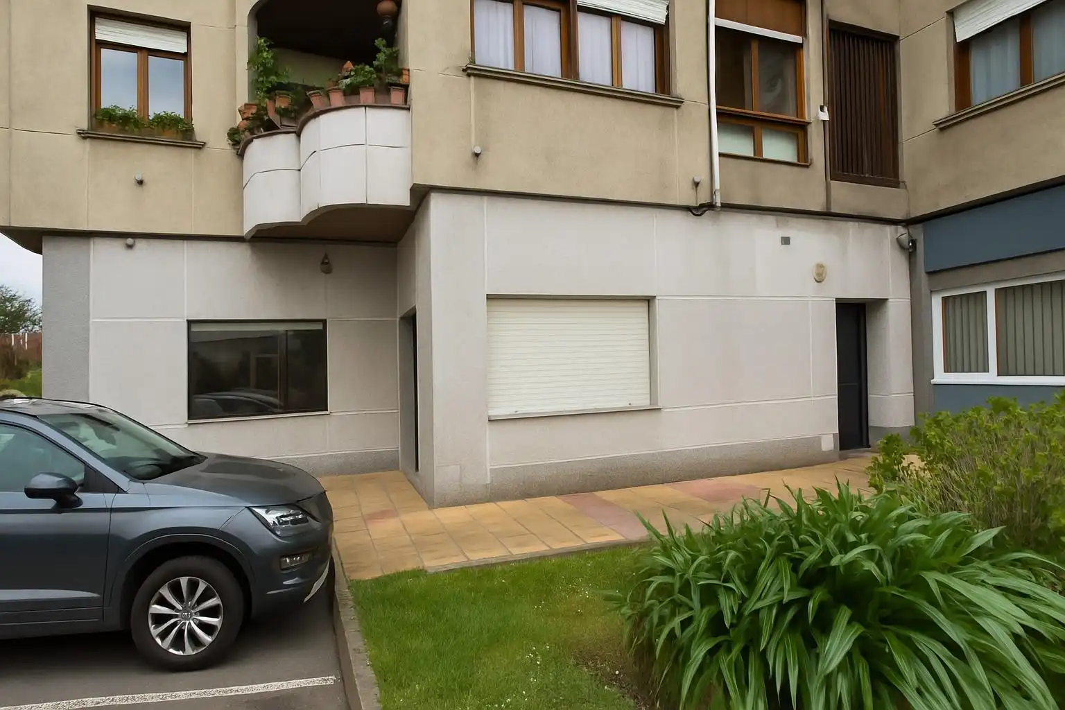 Vista exterior de Local en venta en Torrelavega 