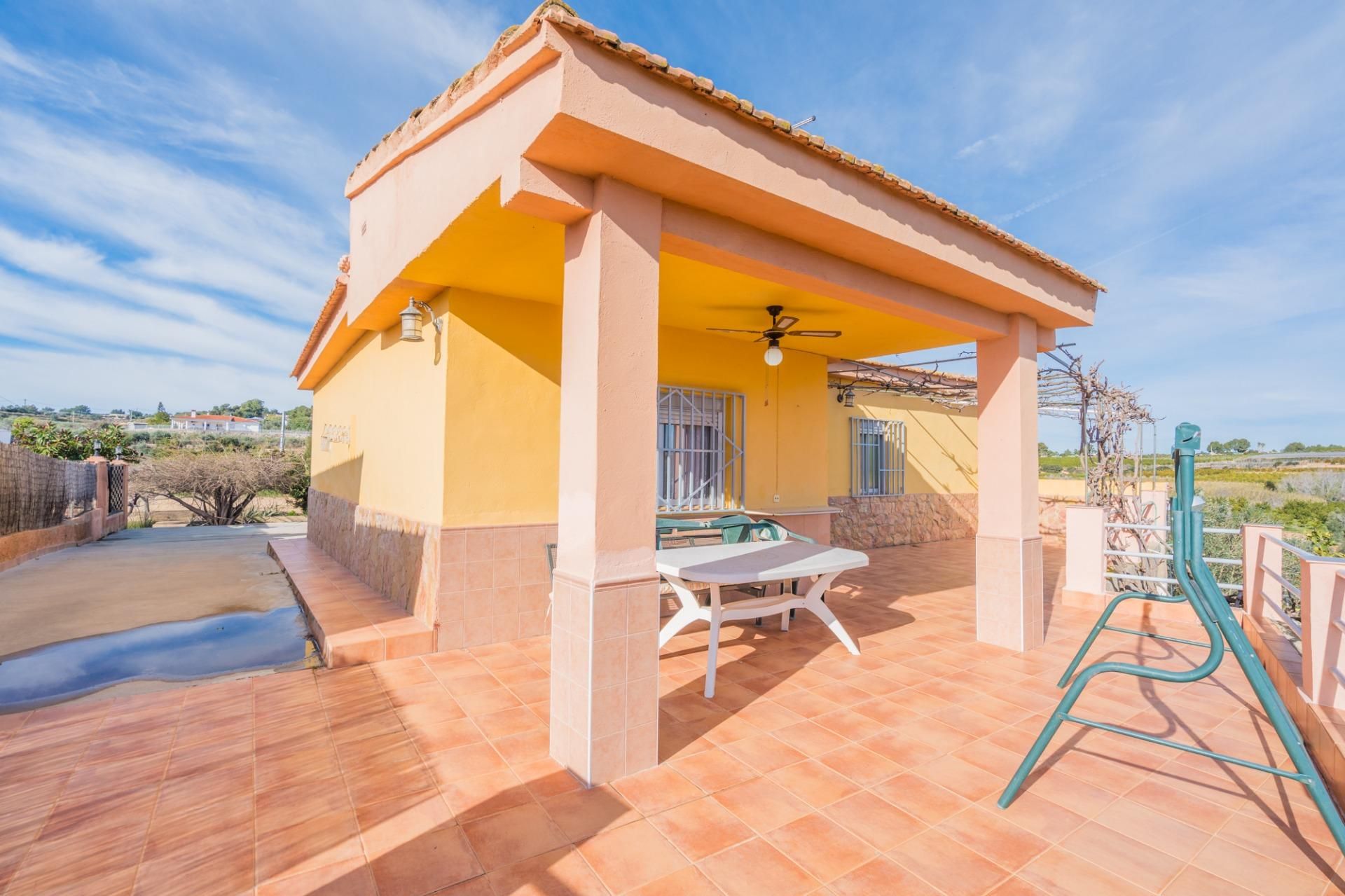 Vista exterior de Finca rústica en venda en Torrent amb Aire condicionat, Terrassa i Piscina
