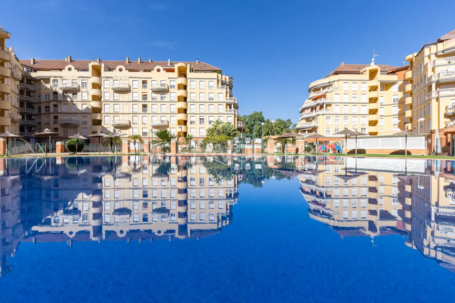 Swimming pool of Flat for sale in Dénia  with Air Conditioner, Heating and Swimming Pool