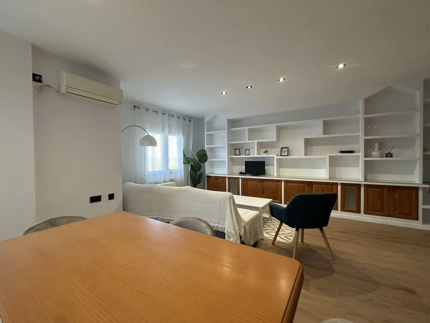 Living room of Flat for sale in Agullent  with Air Conditioner, Heating and Furnished