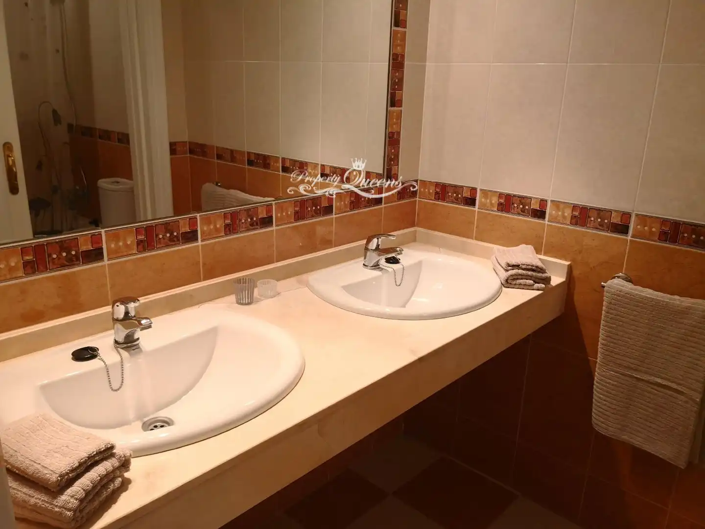 Baño de Piso de alquiler en Población de Arroyo con Aire acondicionado, Terraza y Piscina