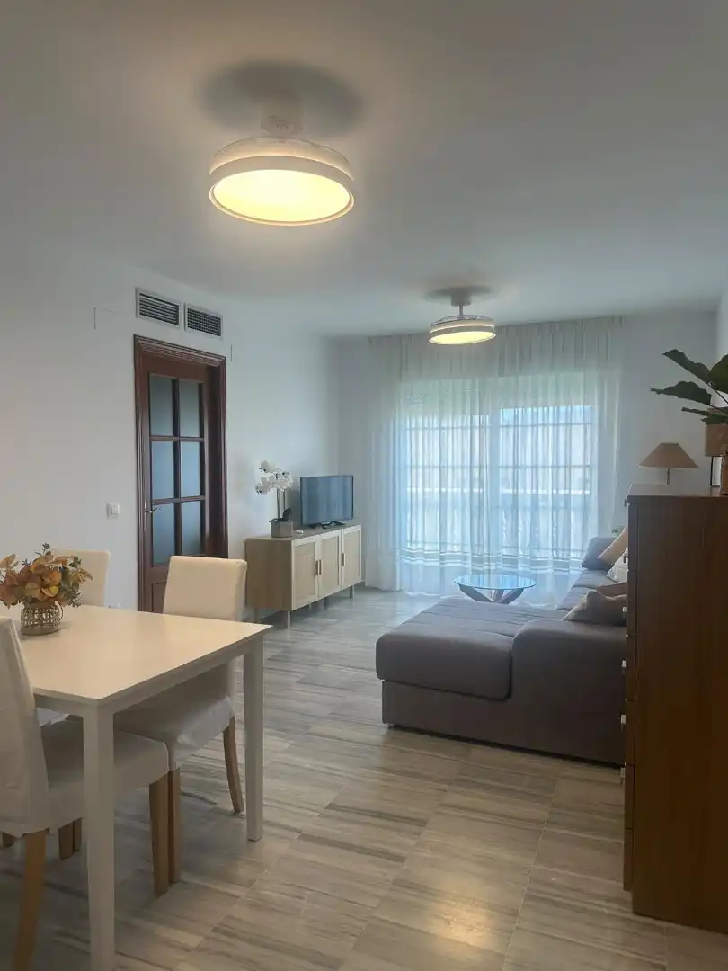 Apartamento con ascensor en alquiler en Avenida Elvas, imagen 2