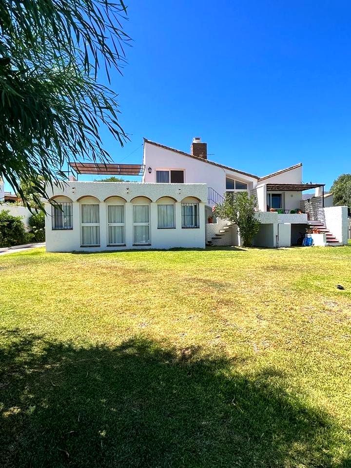 Vista exterior de Casa o xalet de lloguer en Estepona
