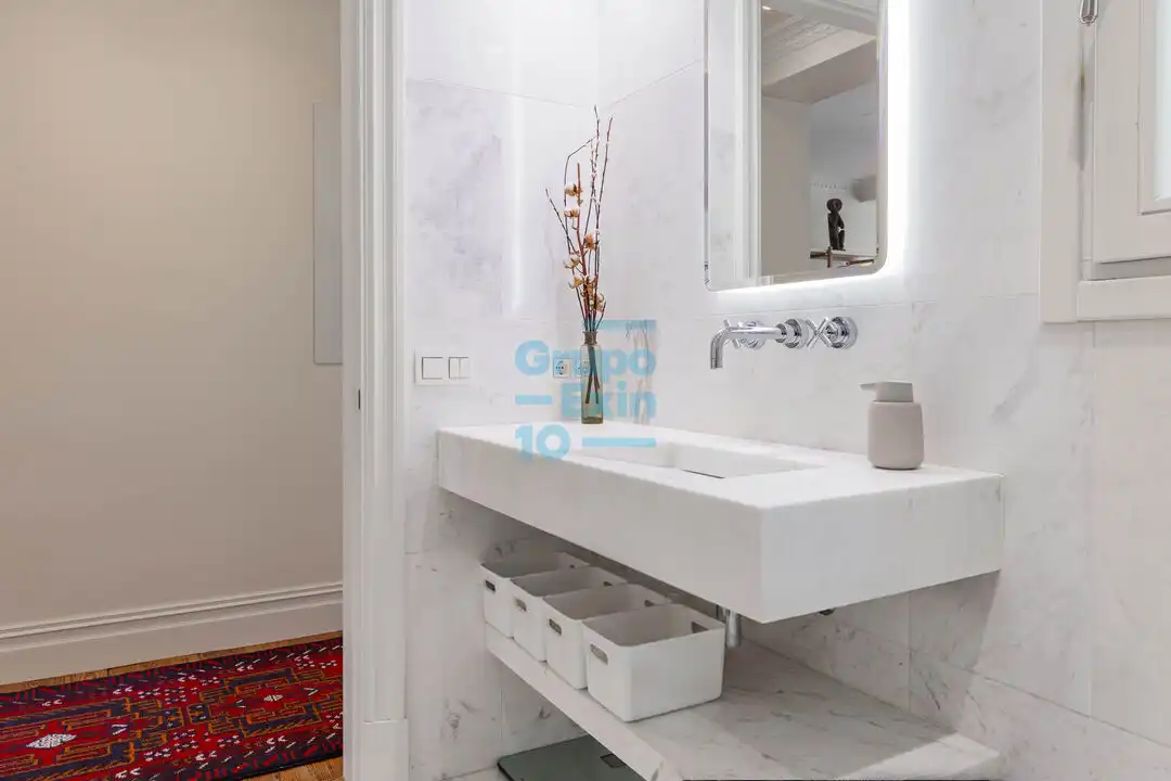 Baño de Piso en venta en Donostia - San Sebastián  con Aire acondicionado, Calefacción y Balcón