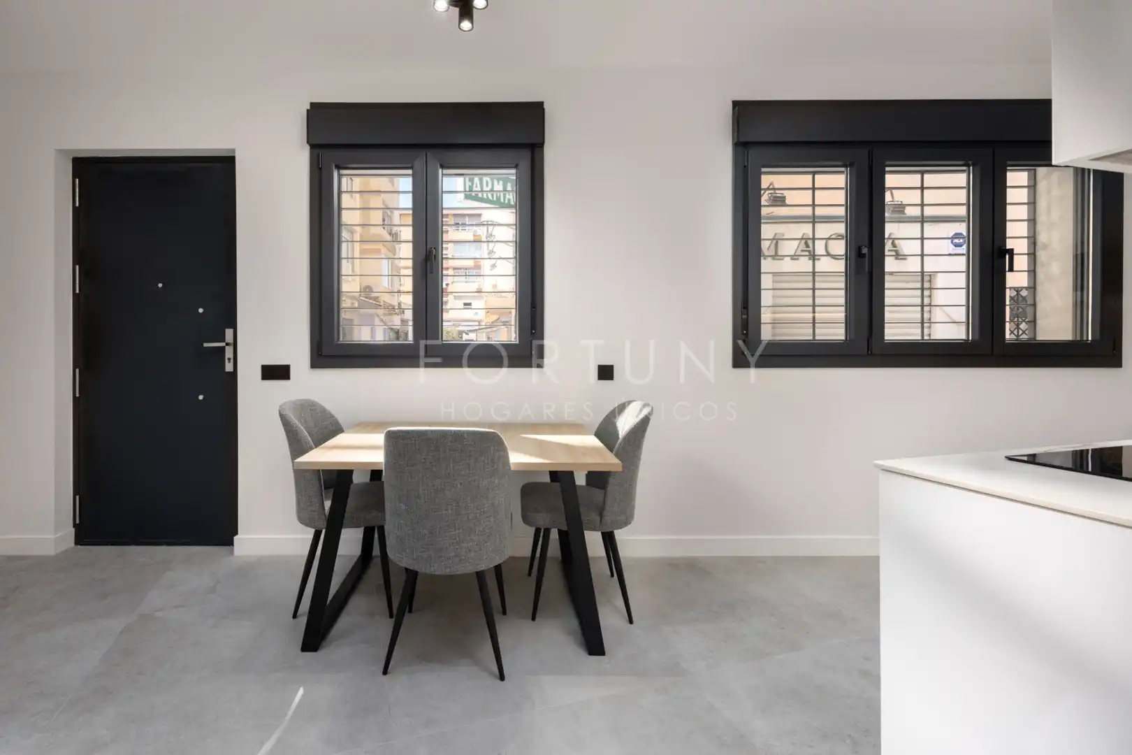Comedor de Estudio en venta en Málaga con Aire acondicionado y Amueblado