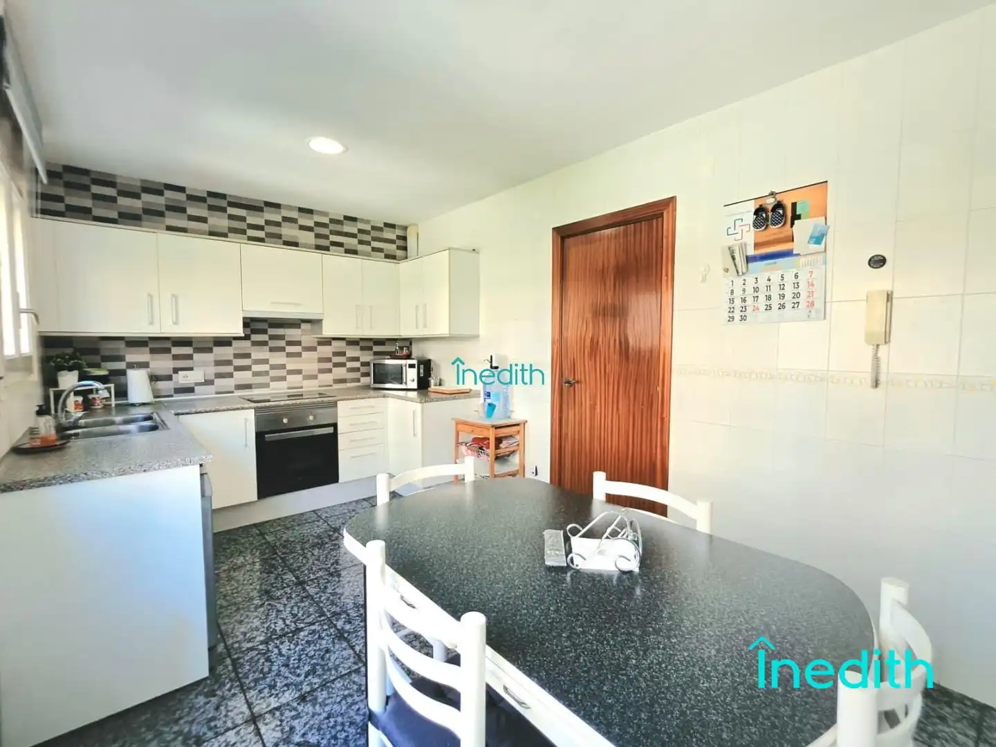 Cocina de Casa o chalet en venta en Viladecans con Calefacción, Jardín privado y Terraza