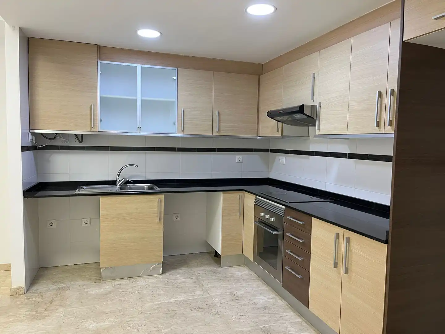 Kitchen of Flat for rent in Alcàsser  with Air Conditioner, Oven and Balcony
