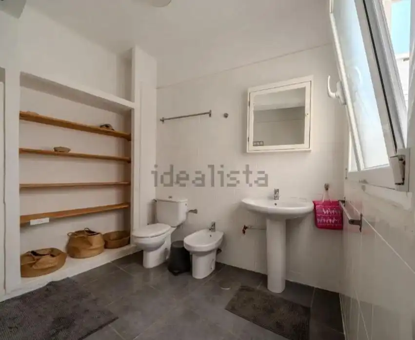Badezimmer von Wohnung zur Miete in Las Palmas de Gran Canaria mit Parkett und Möbliert