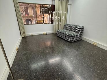 Oficina amb ascensor en venda a Calle Comte Borrell