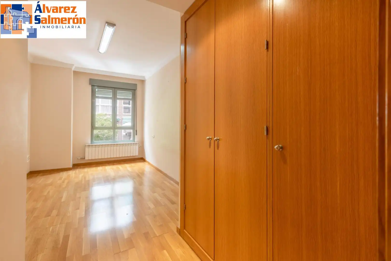 Flat for sale in Granada  with Air Conditioner and Heating