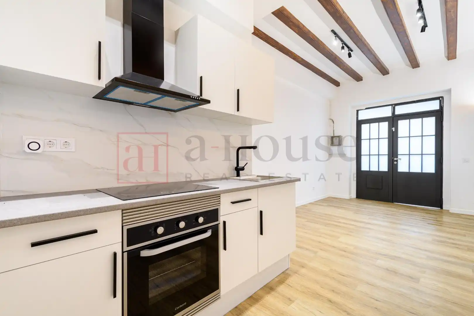 Cuina de Planta baixa en venda en Barcelona amb Aire condicionat, Calefacció i Parquet