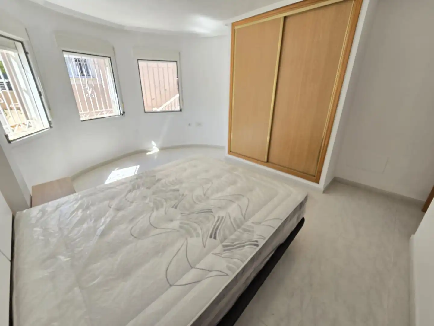 Habitación de Casa o chalet en venta en Jacarilla con Jardín privado, Piscina y Amueblado