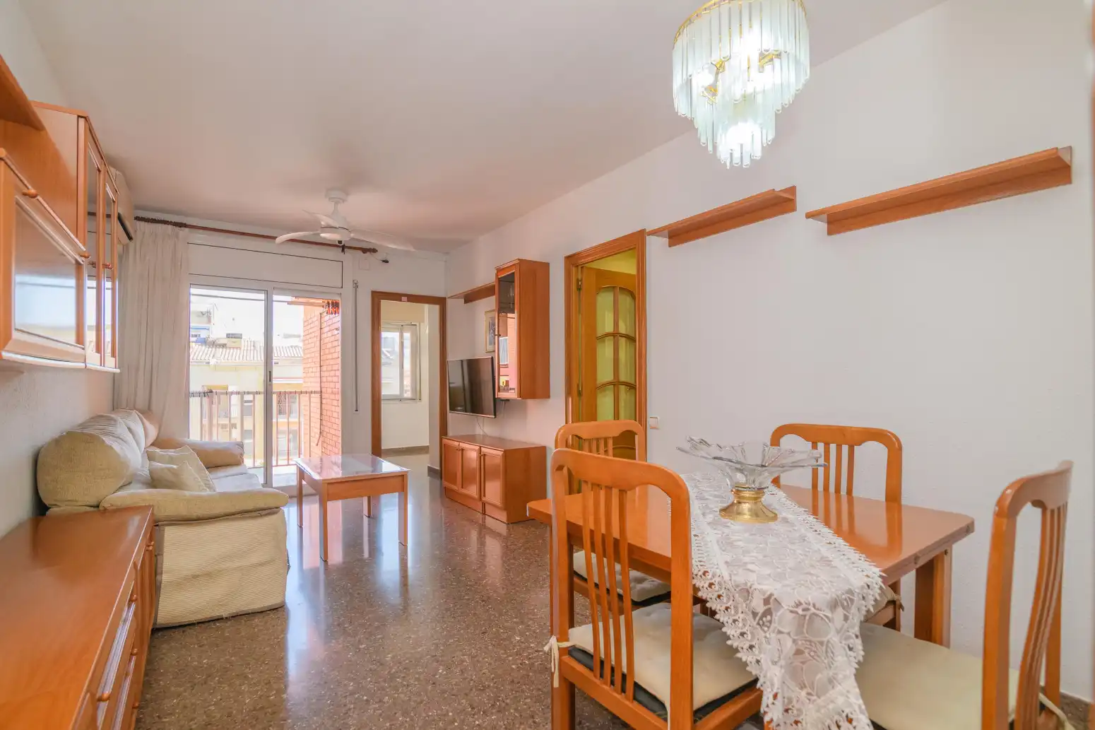 Sala d'estar de Pis en venda en Sant Boi de Llobregat amb Aire condicionat i Balcó