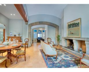 Sala d'estar de Casa o xalet en venda en Girona Capital amb Calefacció, Jardí privat i Parquet