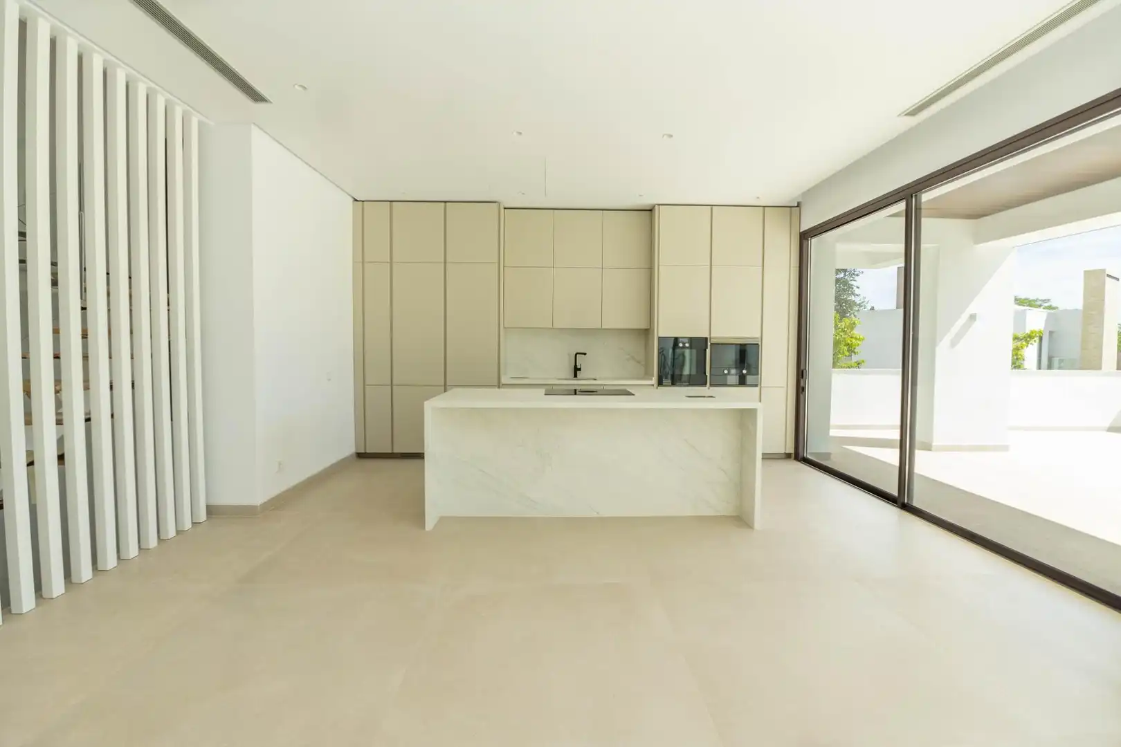 Cocina de Casa o chalet en venta en Marbella con Aire acondicionado, Jardín privado y Terraza
