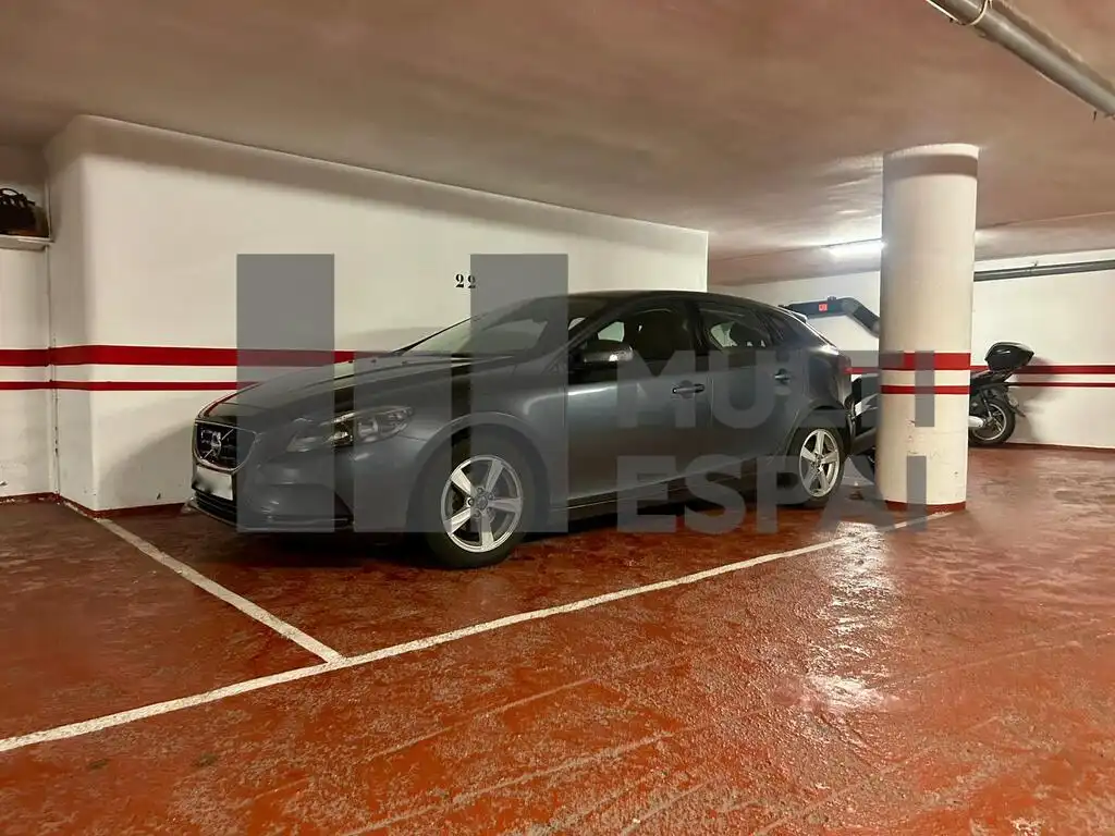 Einzelparkplatz mit Aufzug zum Verkauf in Via Augusta
