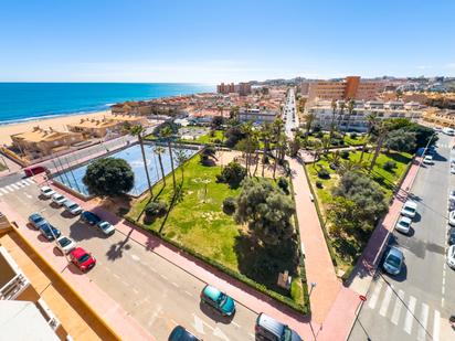 Dormitori de Apartament en venda en Torrevieja amb Calefacció, Terrassa i Moblat