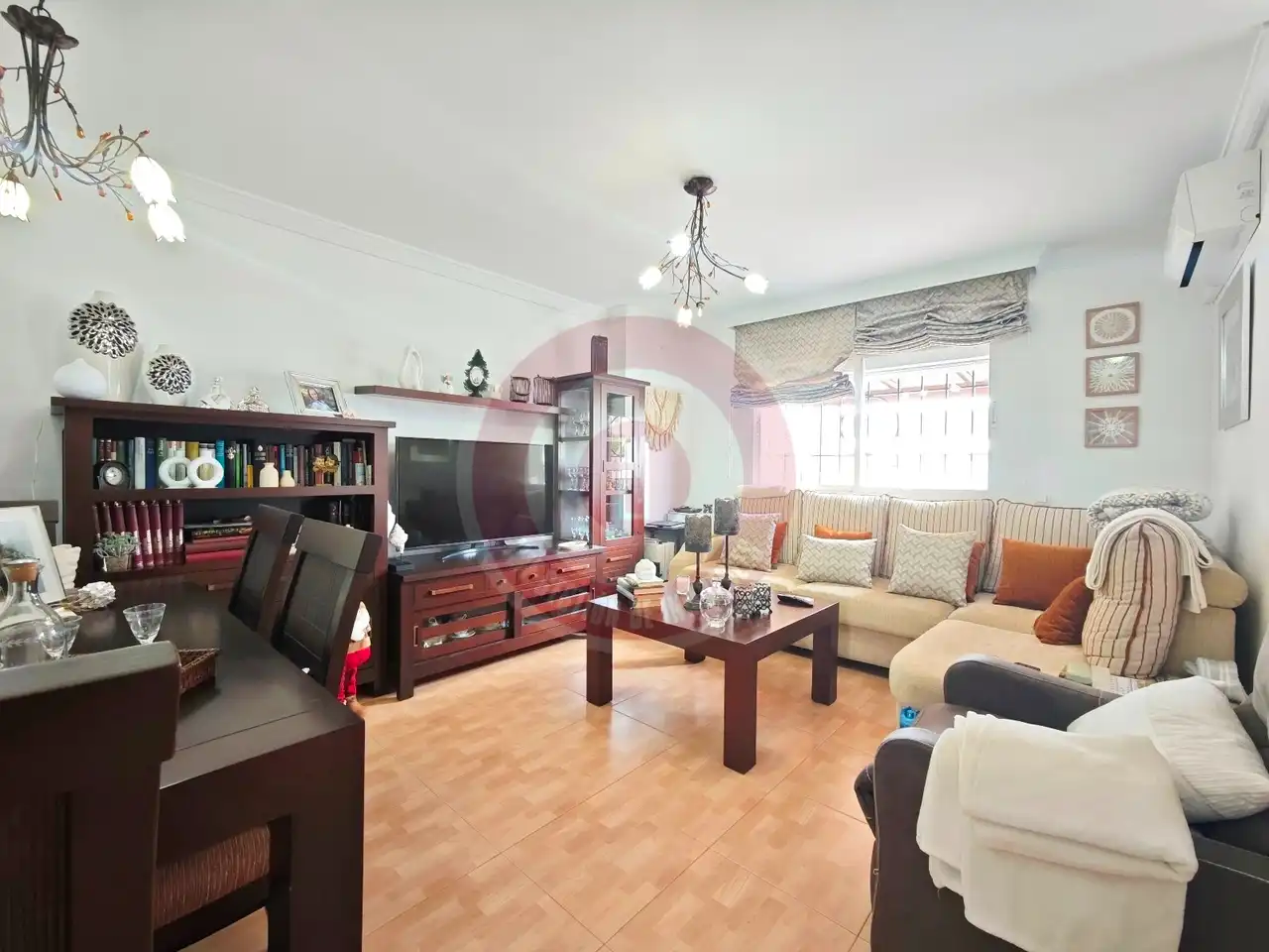 Sala d'estar de Casa adosada en venda en Vélez-Málaga amb Aire condicionat, Terrassa i Moblat