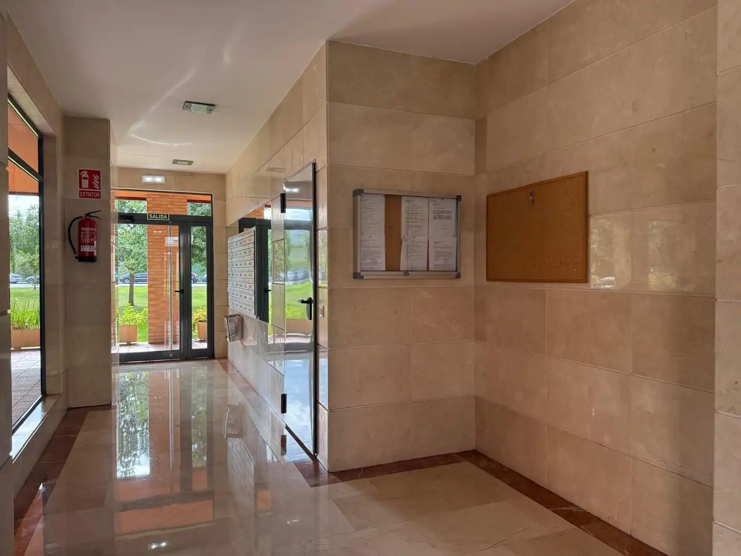 Pis en venda en Oviedo  amb Calefacció, Jardí privat i Traster