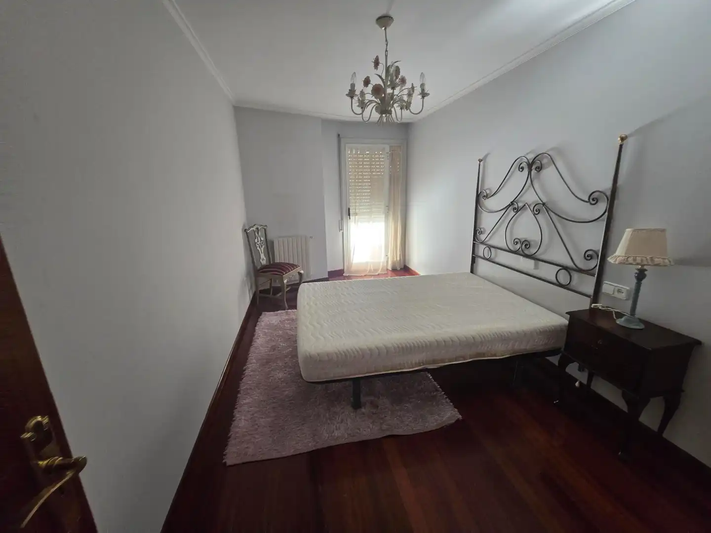 Dormitori de Pis en venda en Ourense Capital  amb Calefacció, Parquet i Moblat