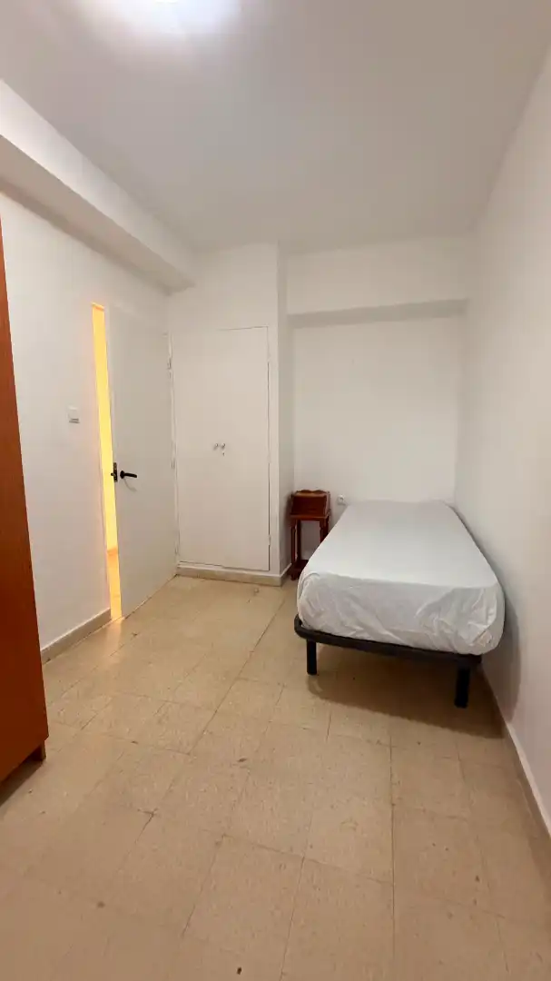Habitación de Piso de alquiler en San Roque con Terraza, Amueblado y Lavadora