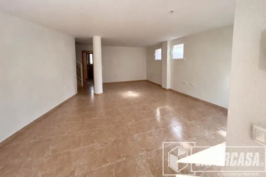 Casa adosada en venta en Marines con Terraza