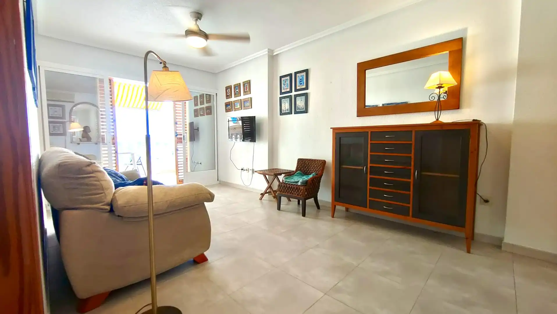 Sala d'estar de Apartament de lloguer en Santa Pola amb Aire condicionat, Calefacció i Terrassa